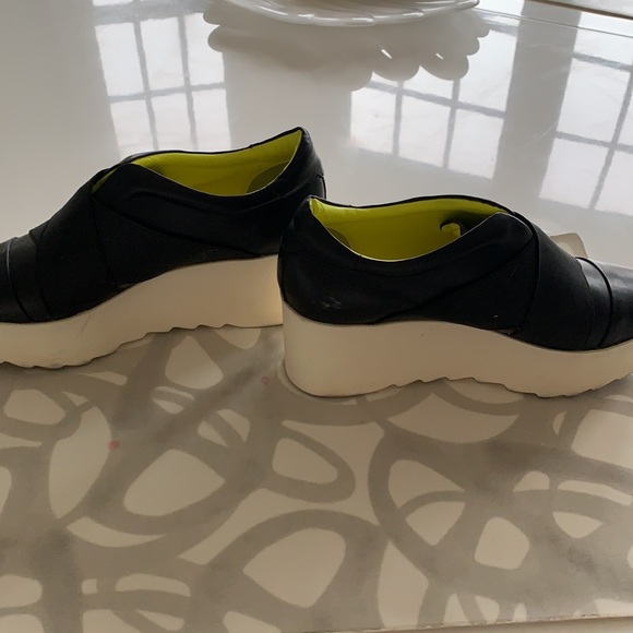 Kendall and Kylie black pointy wedges white soles - Picture 9 of 15